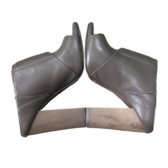 Pour La Victoire Taupe Eva Peep Toe Block Heel Mules Size 7 Women's - Picture 6 of 9